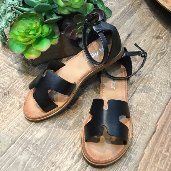 BETSY- Cut Out Strap Sandal - Picture 3 of 4